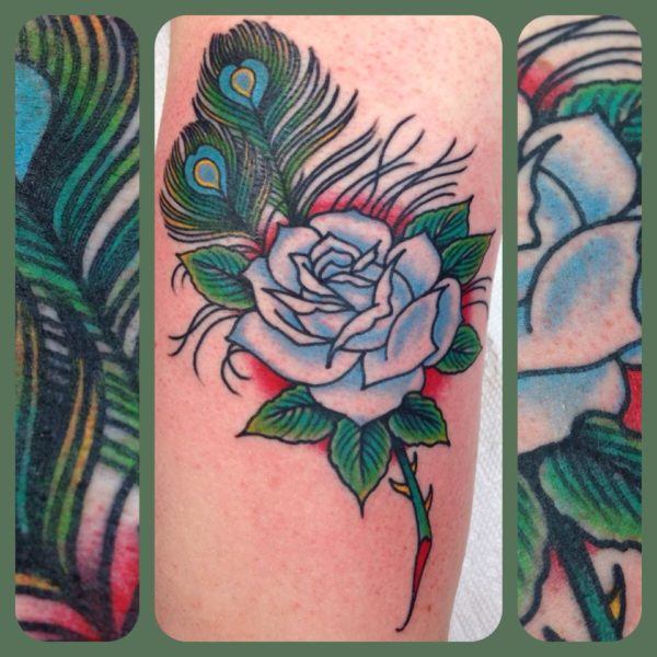 fotos-de-tatuajes-de-la-rosa-azul-diseño-con-otros-detalles