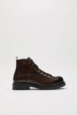 Botas y botines de moda para hombre tendencias otoño invierno BOTAS FOTOS bota piel cordones marron zara