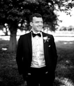 Trajes negros para novio clásico