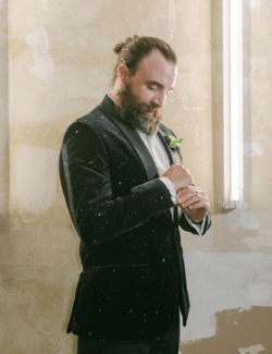 Trajes negros para novio hipster