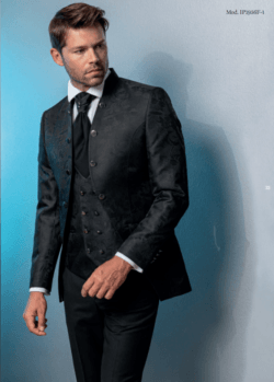 Trajes negros para novio brillante