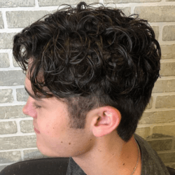 Cortes de Pelo para Adolescentes rizado undercut