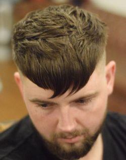 Cortes pelo cara redonda para hombres FOTOS corte fade flequillo lado