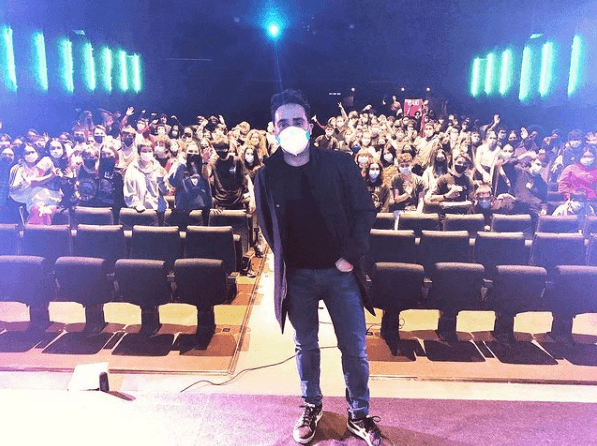 Los mejores consejos de moda para hombres bajitos en verano pantalón skinny