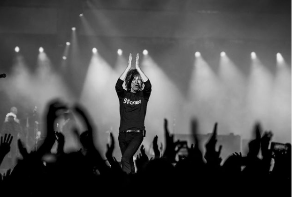 Los mejores consejos de moda para hombres bajitos en verano no al tiro bajo