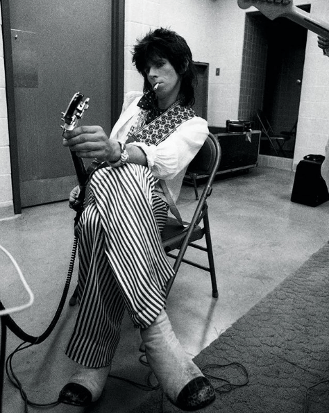 Los mejores consejos de moda para hombres bajitos en verano no a los pantalones anchos