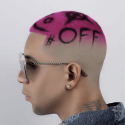 Los mejores cortes de pelo con navaja para hombre tinte rosa