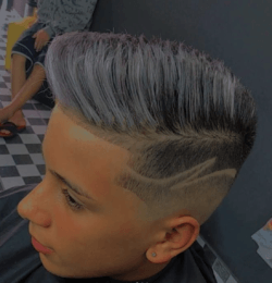 Los mejores cortes de pelo con navaja para hombre tinte blanco