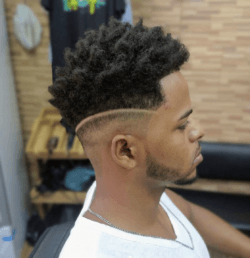 Los mejores cortes de pelo con navaja para hombre raya larga