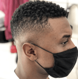 Los mejores cortes de pelo con navaja para hombre clásico rizado
