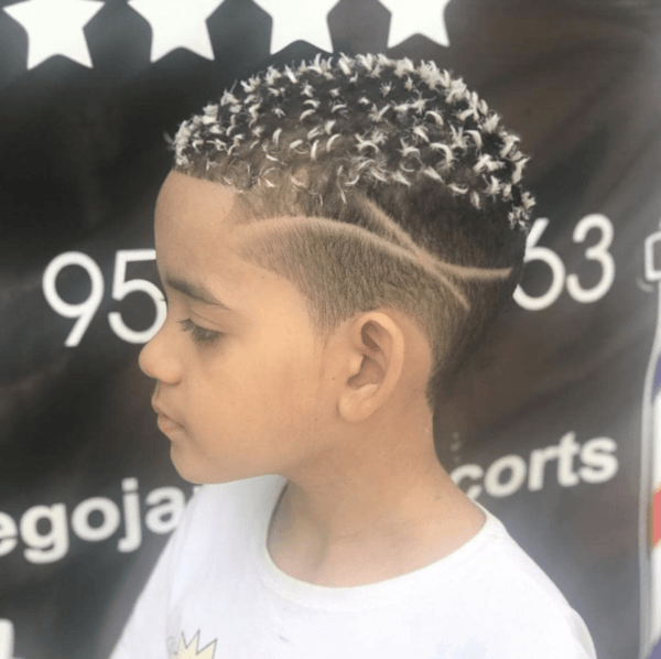 Los mejores cortes de pelo con navaja para hombre topitos blancos