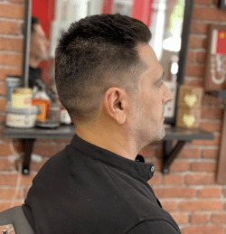 Los mejores cortes de pelo con navaja para hombre adultos