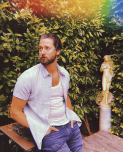 Cortes de pelo para cara alargada para hombres Ryan Eggold