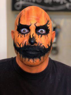 Maquillaje halloween calabaza combinado con negro