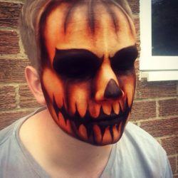 Maquillaje halloween calabaza ojos negros